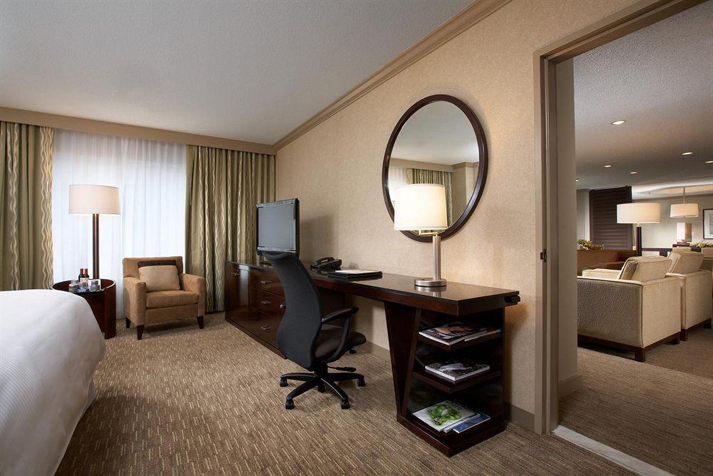 The Westin South Coast Plaza, Hotel